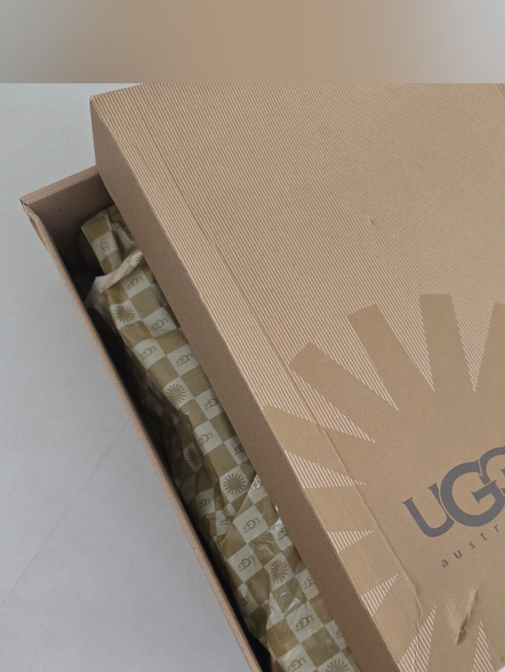 Authentic The UGG Bailey Button Triplet 1873 in chestnut US 7 $220 - Picture 5 of 8